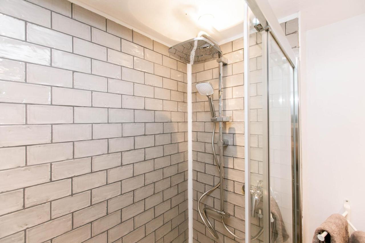 Spacious, Quiet&Central Apartment With Parking Exeter Exterior foto